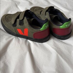 Veja Kids Sneakers in Red and Green